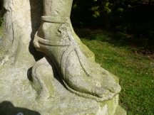 Flora's left foot before cleaning.